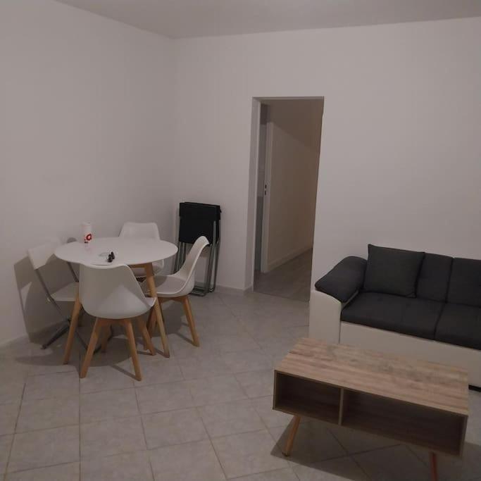 Appartement Loue Spacieux Et Familiale A Marignane, La Galagoviere, 8 Rue De Wolfsburg Saint-Victoret